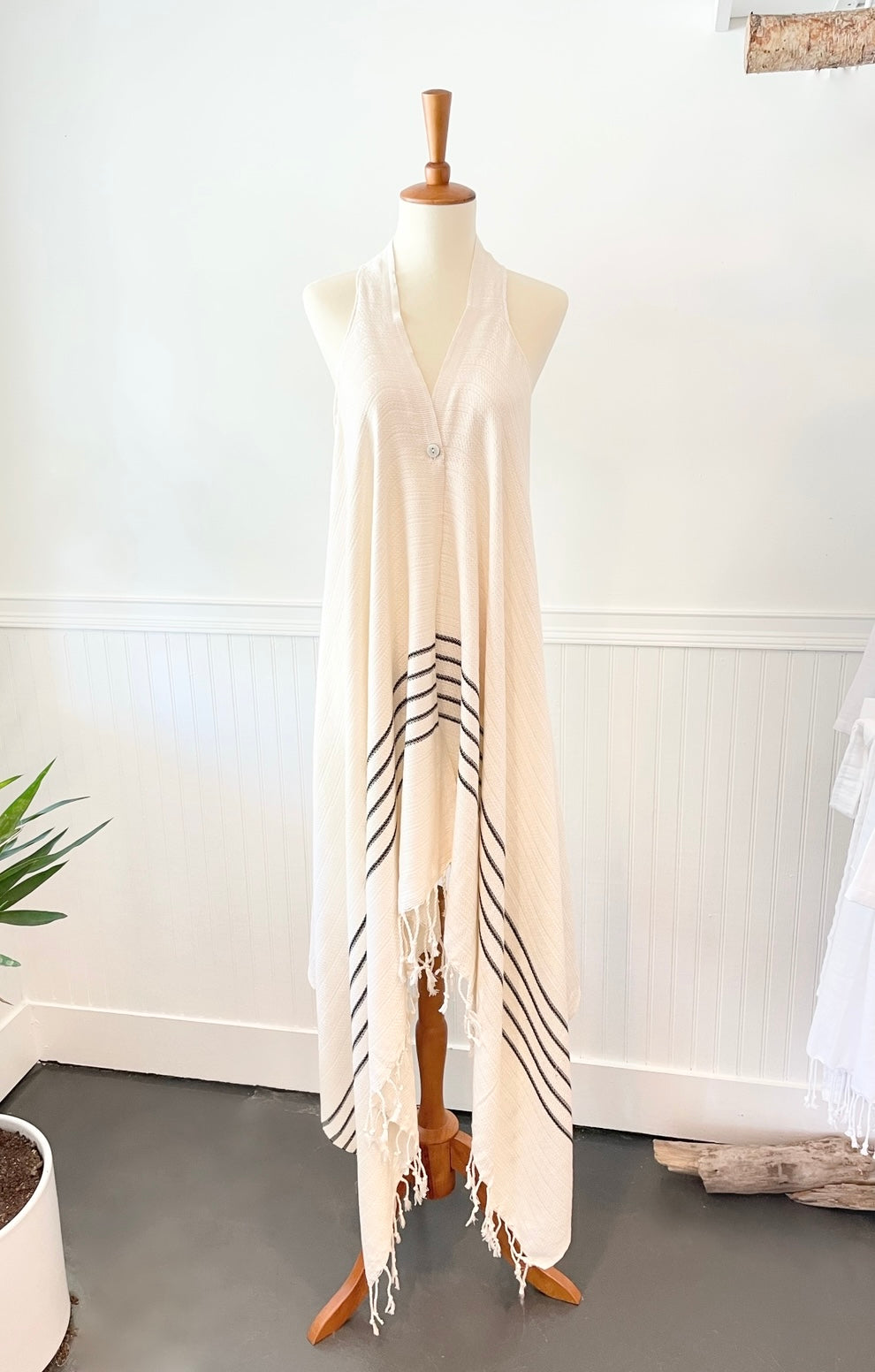 This chic boho style cover-up is hand loomed with 50% bamboo and 50% natural Turkish cotton.  So soft and cute for any summer occasion.  Wear it to the beach, pool, or as an extra layer to your summer outfits!  Cream and black.  One size.  Fair trade.